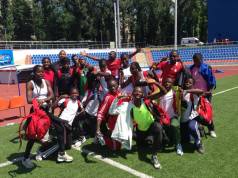 Nationaal Nigeriaans team in Donetsk warming-up baan